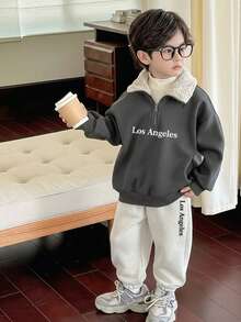 SHEIN 2 件套年轻男童服装，灰色字母图案羊毛领运动衫和纯色松紧腰运动裤套装，适合返校、生日、迎婴派对、节日派对、秋冬季 - 灰色 - 查看 8