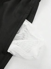 Manfinity Swimmode 男士休闲条纹印花沙滩短裤 - 黑色 - 查看 3