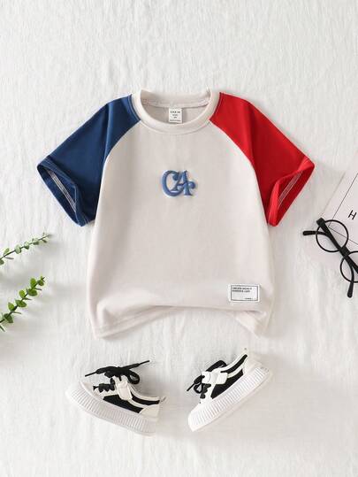 SHEIN Casuvi Kids 这款男童连体T恤采用都市休闲风格，圆领短袖撞色杏色设计，舒适百搭，适合春夏穿着。男童T恤适合各种场合，例如都市户外活动、居家休闲、上学和聚会。