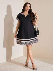 Comfylo 大码女式休闲印花V领连衣裙 - 黑色 - 查看 7