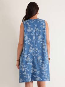 SHEIN VCAY 大码女式花卉刺绣无袖休闲宽松连衣裙 - 霧霾藍 - 查看 4