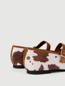 SheIn MOD Zapatos planos de estilo Mary Jane con diseño de hebilla y estampado de vaca para mujer - Café integral - Ver 4