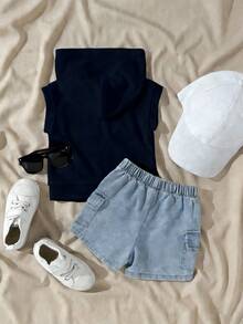 SHEIN Bộ quần áo thường ngày 2 món cho bé trai, gồm 1 áo hoodie trắng in chữ không tay có túi và 1 quần short denim xanh có chun lưng, có túi. Thích hợp cho các hoạt động thường ngày, thể thao, đi chơi, du lịch. - Màu xanh hải quân - Xem 2