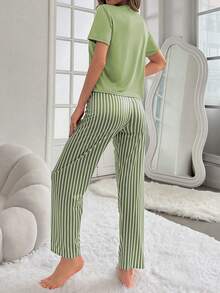 Lazeform Bộ Pyjama tay ngắn in chữ và quần dài sọc - màu xanh lá - Xem 2