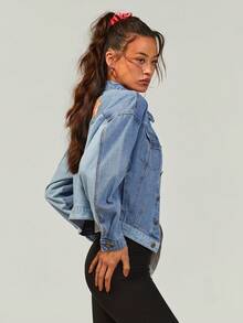 Athîral 女士休闲牛仔撞色刺绣夹克 - 中等水洗藍 - 查看 4