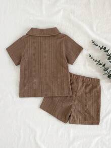 SHEIN Vintaside Kids 男女通用新生儿至1岁宝宝套装，杏色短袖衬衫和短裤套装，纹理面料，适合宝宝夏季外出穿着，纹理面料增添精致感 - 駝色 - 查看 3