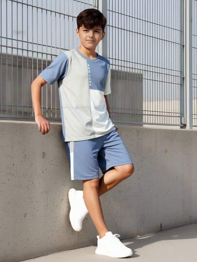 Vacaura 2件套男童休闲撞色拼接字母“NEW YORK”装饰设计舒适T恤套装，适合日常通勤和休闲穿着