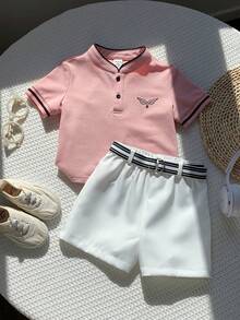 SHEIN 2件套幼儿男童时尚可爱粉色短袖polo衫和白色短裤，配腰带，春夏男婴服装套装 - 粉色 - 查看 1