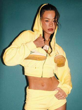 Athîral 女士纯色极简连帽衫上衣和短裤两件套