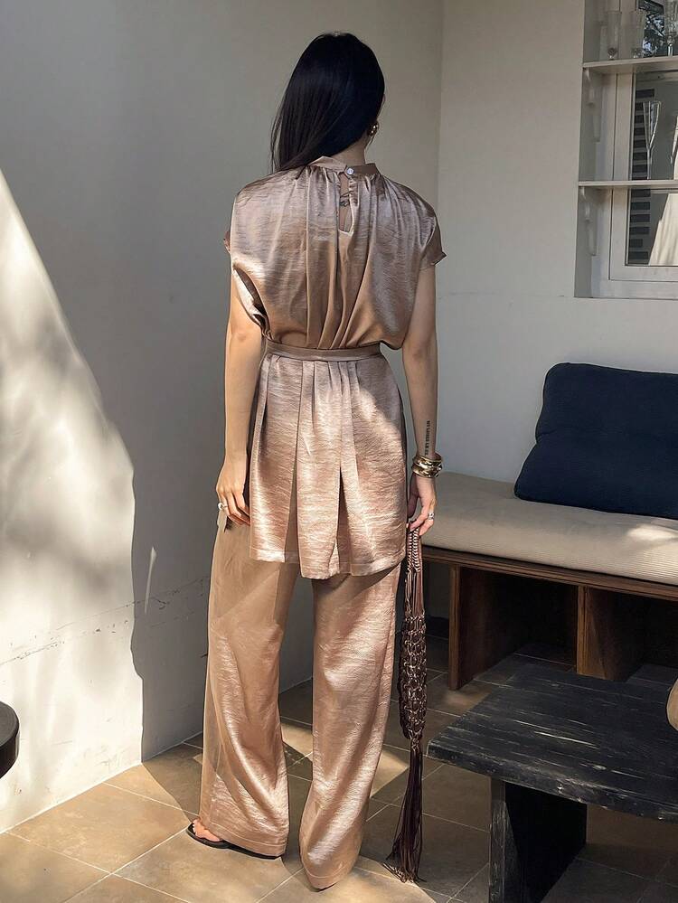 Women's Solid Color Mandarin Collar Pleated Sleeve Elegant Blouse