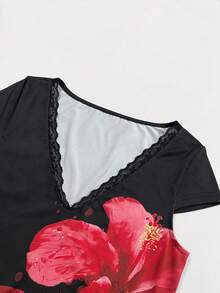 INAWLY Women's Retro Sexy Vacation Independent Large Floral Print + Lace Collar Splice Short Sleeve T-Shirt, American Casual Street Y2K Print Slim Fit V-Neck T-Shirt, Suitable For Parties, Casual Vacations - Black - View 3
