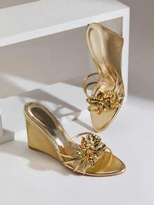 SHUZIA 女士舒适耐穿人字拖坡跟凉鞋，饰有花卉图案 - 金色 - 查看 7