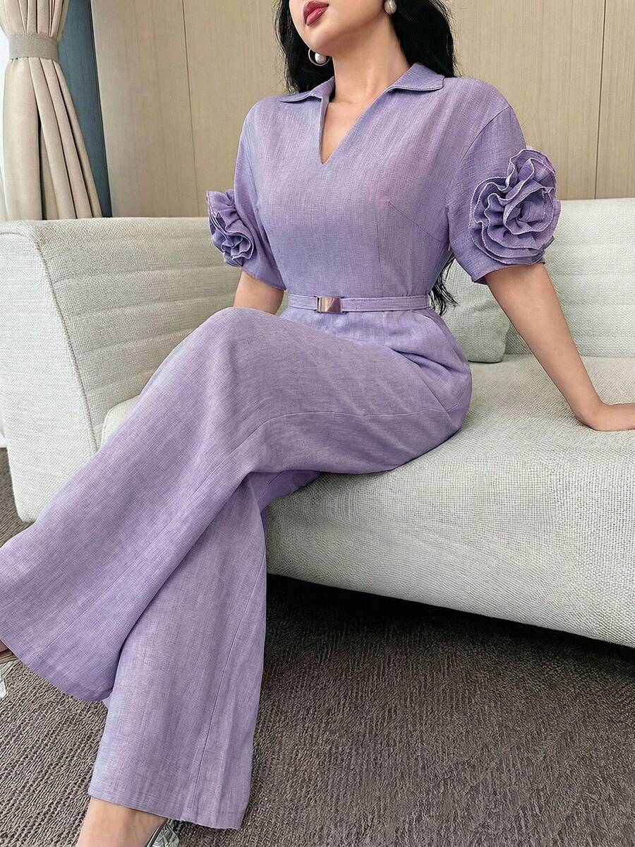 Modelyn جمبسوت نسائية أنيقة بتصميم بسيط ذات لون أحادي وياقة على شكل حرف V مزينة بزخارف زهرية ثلاثية الأبعاد وحزام واسع الساق - الأسود - مشاهدة 1