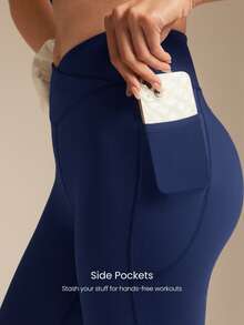 GLOWMODE 31英寸 FeatherFit™ 超大喇叭罗纹交叉腰带侧袋瑜伽裤，适合低强度日常休闲、户外和室内瑜伽。 - Dark Blue - 查看 3