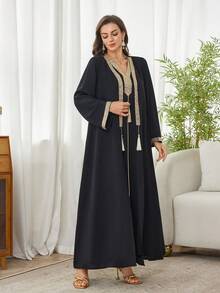 Al Najma Áo Abaya màu trơn với viền ruy băng trang trí, mặt dây chuyền tua rua, tay dài, dáng rộng, thanh lịch, sang trọng dành cho nữ. - màu đen - Xem 4