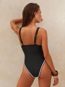 Swim Chiccia 女士休闲沙滩度假撞色宽肩带深V贝壳边连体泳衣 - 黑色 - 查看 2