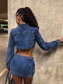 StreetHx Conjunto de chaqueta vaquera corta y falda vaquera mini con bajo deshilachado para mujer, estilo de moda casual y urbano para uso diario, primavera/verano/otoño - Azul lavado oscuro - Ver 2