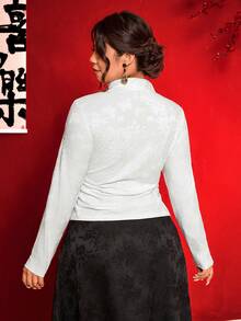 Cravure t-shirt manches longues pour femmes grandes tailles, col montant, boutons décoratifs, taille froncée, en tissu jacquard texturé, élégant, pour le début du printemps - Nude - Voir 2