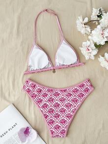 SHEIN Bộ bikini hai mảnh in hoa cổ điển dành cho thiếu nữ, màu mơ, chất liệu dệt kim, họa tiết vỏ sò, cổ yếm, kiểu dáng tam giác, trang phục đi biển mùa hè, mặt dây chuyền vàng, họa tiết hoa ngẫu nhiên, đồ đi biển mùa hè - Màu Hồng Tươi - Xem 2