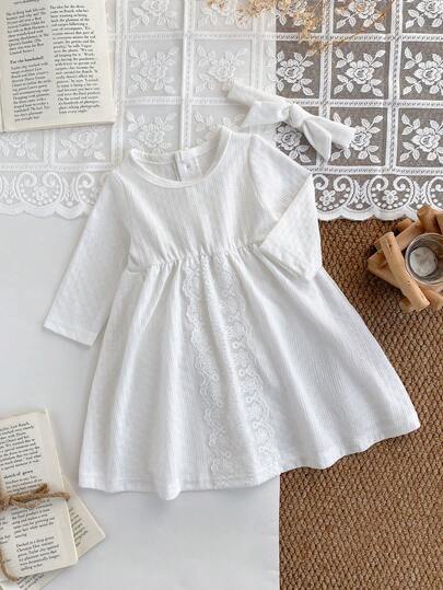 新生女宝宝连衣裙配打底裤和可爱蝴蝶结发带，优雅休闲装扮，适合庆祝满月