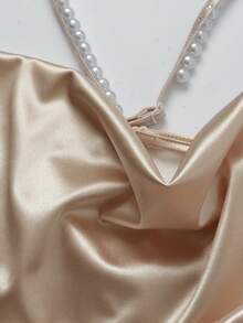 SHEIN Clasi Débardeur en satin champagne à volants avec bretelles perlées pour grandes tailles, top de style français élégant et romantique de luxe sans manches pour un port quotidien, nouvelle arrivée printemps/été, short élégant en satin champagne perlé à col bénitier - Champagne - Voir 4