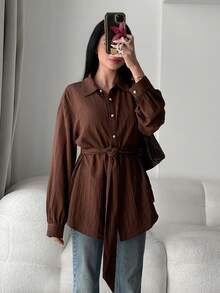 Modelyn Áo maxi dài tay cổ bẻ cho nữ, chất liệu vải dệt, cài khuy giả ngọc trai, thiết kế thắt eo, kiểu dáng vintage, thích hợp cho công sở. - màu nâu - Xem 6