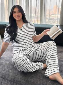 Dazy Plus Conjunto de pijama de talla grande para mujer con top de manga corta holgado y pantalón largo a rayas, para primavera/verano - Blanco y Negro - Ver 6