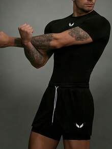 GymBeat 男士翅膀印花T恤和短裤运动套装短袖健身套装健身服男士健身压缩衣男士压缩T恤健身套装运动套装男士压缩衣 - 黑色 - 查看 3