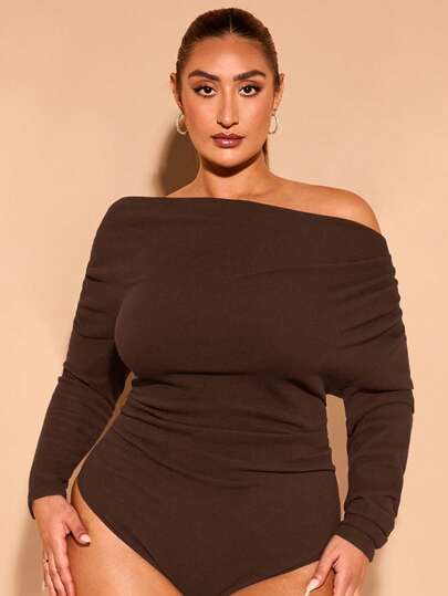 SHEIN BAE Mono elegante y sexy de manga larga con hombros descubiertos, asimétrico, de terciopelo acanalado y recogido, talla grande, adecuado para citas y salidas, para el invierno