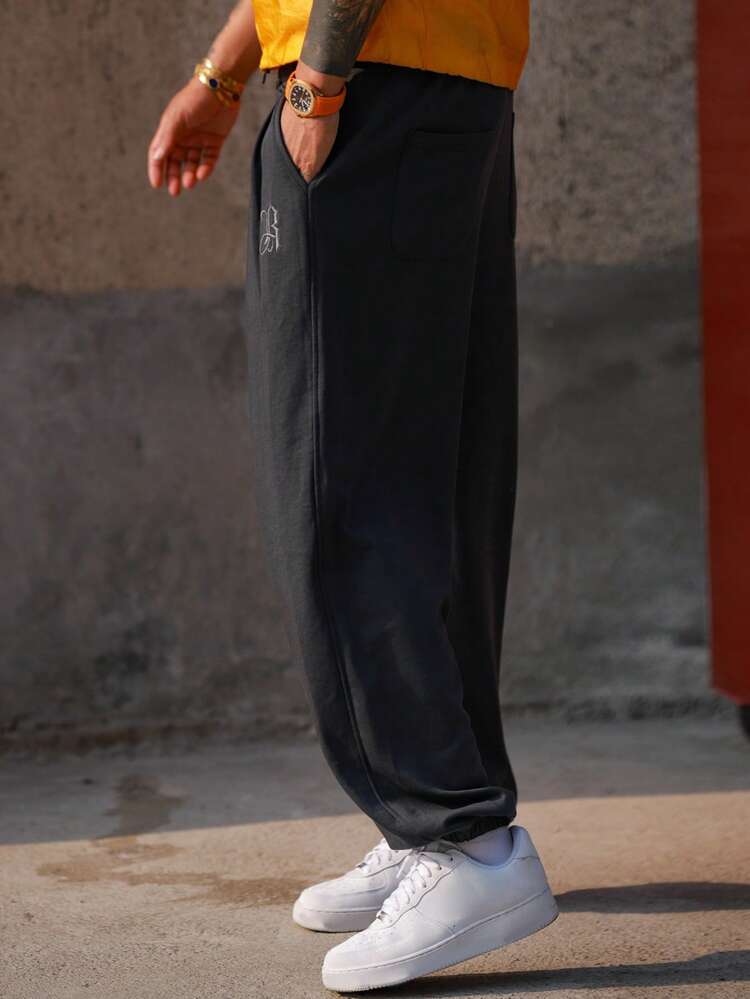 Men's Gothic Letter Embroidered Elastic Waist Drawstring Sweatpants, Dark Grey, Spring/Autumn