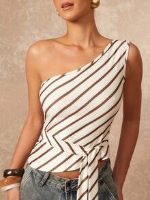 Lumalex 女士休闲象牙色条纹单肩露脐上衣，采用柔软垂褶的胸部设计，不对称短袖，修身剪裁，展现优雅女性曲线，适合春夏穿着，营造浪漫优雅的氛围，也适合晚宴、度假、生日、情人节、海滩度假等场合。 - 卡其色 - 查看 5