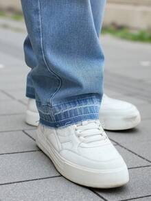 Manfinity EMRG Men's Casual Loose Fit Distressed Hem Leopard Mustache Print Blue Jeans Baggy Jeans Streetwear Baggy Jeans Men, Perfect Holiday Gift For Boyfriend & Husband Men Light Wash Jeans - Light Wash - View 7