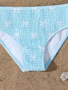 SHEIN Bộ bikini cho bé gái tuổi teen, quần màu xanh dương in hình bướm trắng, chất liệu dệt kim ôm sát, dây đeo vai dễ thương, quần tam giác xẻ tà có thể điều chỉnh, hai mảnh, thích hợp cho kỳ nghỉ hè, bãi biển, bơi lội, tiệc bể bơi, đồ bơi hai mảnh cho thiếu nữ và bé gái. - Màu xanh lam - Xem 4