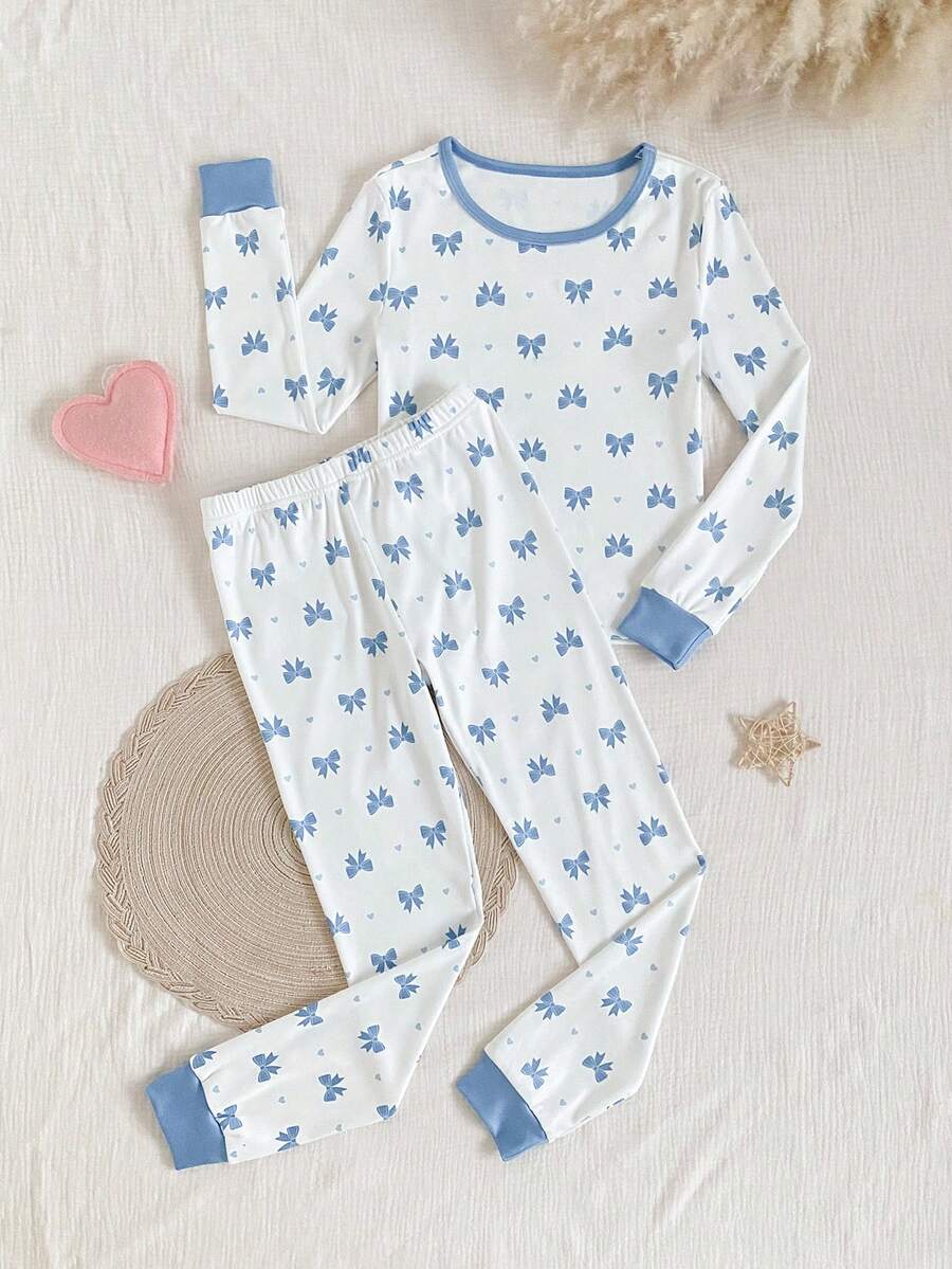 SHEIN Vintaside Kids 两件套女童睡衣套装,柔软舒适的长袖上衣饰有蝴蝶结和爱心印花,搭配修身长裤,休闲时尚。 - 淺藍色 - 查看 1