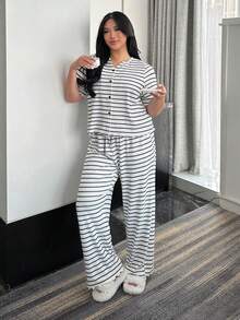 Dazy Plus Conjunto de pijama de talla grande para mujer con top de manga corta holgado y pantalón largo a rayas, para primavera/verano - Blanco y Negro - Ver 4