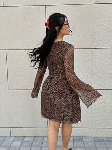 SHEIN EZwear 大码女式秋冬春季撞色蕾丝深V豹纹蝴蝶结装饰性感连衣裙 - 杏色 - 查看 2