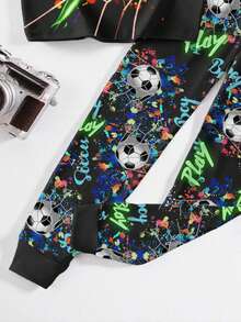 一套男童夜光足球印花修身短袖上衣和长裤睡衣套装，春夏款