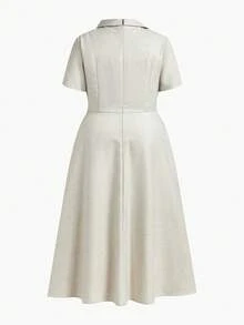 ZEYLAH Asymmetrisk klänning med sned krage och kort ärm och rynkad midja - Aprikos - Visa 2