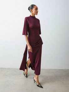 Maija Đầm nữ màu trơn cổ xếp ly ôm sát, tôn lên vẻ thanh lịch và đường nét mềm mại. Thiết kế màu đỏ cổ điển rực rỡ và quyến rũ, lý tưởng cho buổi hẹn hò ngày Valentine, dự đám cưới, tiệc sinh nhật và nhiều dịp khác. Kiểu dáng ôm sát tôn lên vẻ duyên dáng nữ tính, dù là trang phục trang trọng hay trang phục dự tiệc, bạn đều có thể tự tin tỏa sáng giữa đám đông. - Màu đỏ tím - Xem 3