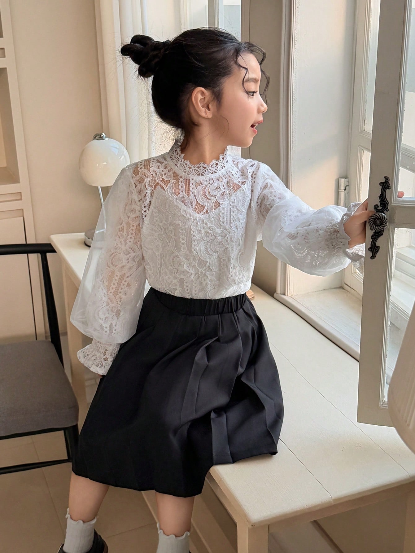 DAZY بلوزة كم طويل من الدانتيل والرقعة للفتيات الص...