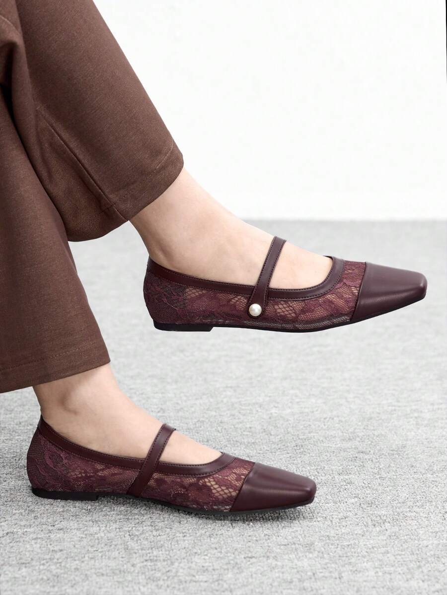 CUCCOO CHICEST Femmes Chaussures plates à bout carré de couleur chocolat avec boucle métallique, chaussures plates confortables et décontractées de style "Babies" convenant aux robes - Réseau de café - Voir 1