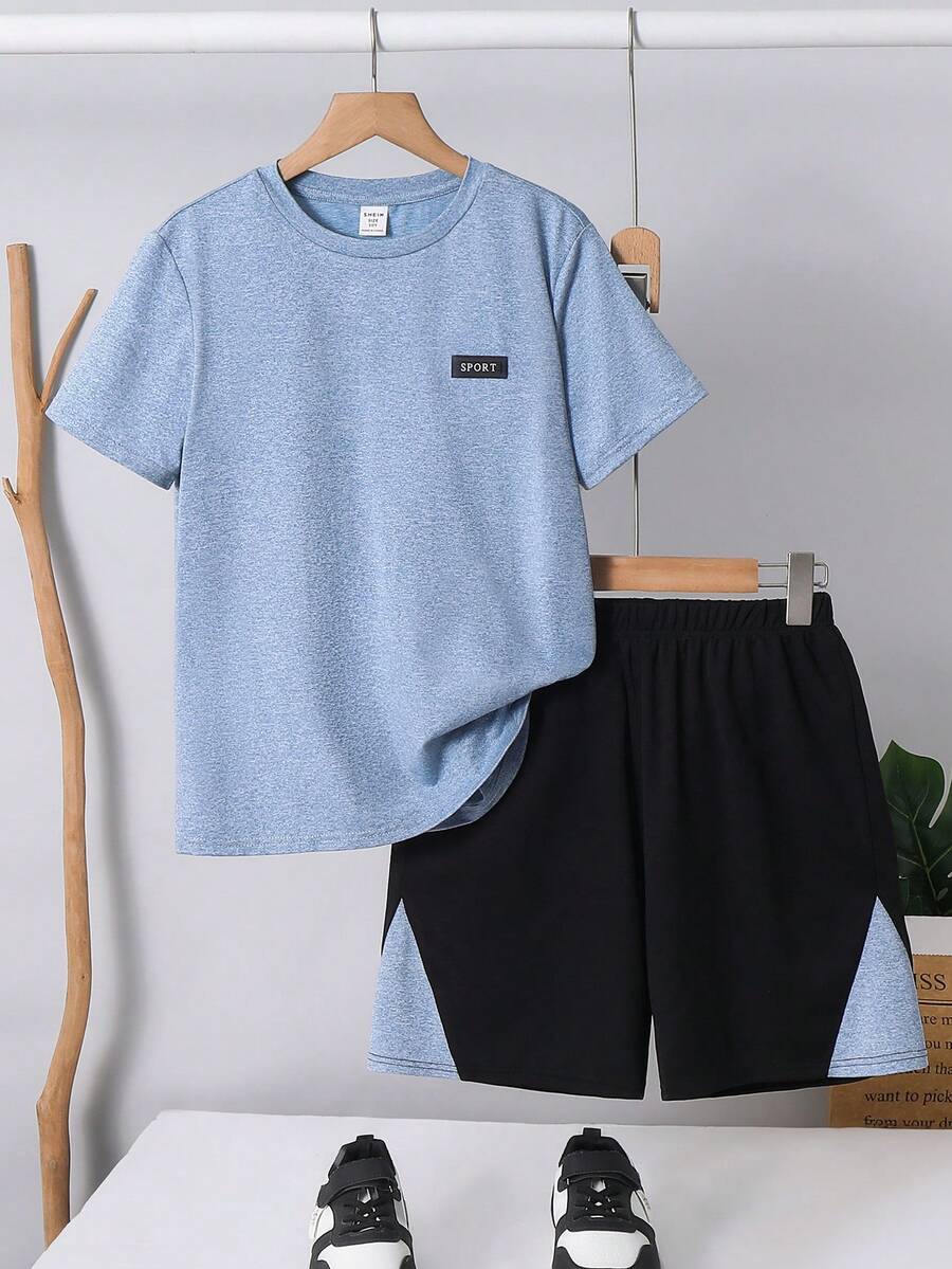 SHEIN مجموعة رياضية مكونة من 2 قطعة تي شيرت بأكمام قصيرة وشورت مريحة للأطفال/المراهقين الذكور، بتصميم فضفاض وطباعة رقعة - متعدد الألوان - مشاهدة 1
