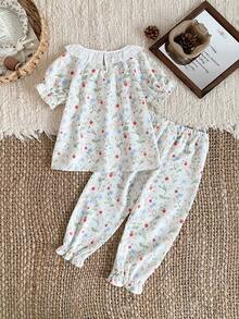 Young Girl Floral Print Ruffle Trim Puff Sleeve Top And Pants Pajama Set