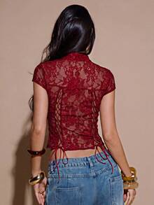 SHEIN BAE 女士纯色短袖蕾丝镂空系带性感修身衬衫，黑色优雅蕾丝上衣 - 酒紅色 - 查看 2