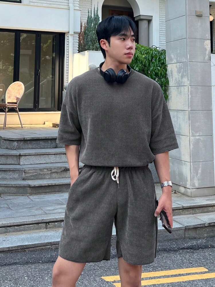 Men's Solid Gray Round Neck Elastic Waist T-Shirt Set, Summer