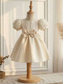 SHEIN Đầm công chúa tay phồng cổ tròn thêu ren lưới thanh lịch cho bé gái, thoải mái và mềm mại, thích hợp cho các buổi đi chơi mùa xuân/hè, tiệc tùng, sinh nhật, họp mặt gia đình và làm quà tặng, dành cho bé từ 6 tháng đến 3 tuổi. - Màu be - Xem 7
