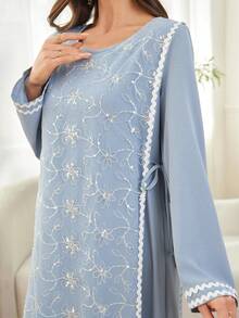 Al Najma 奢华刺绣网纱长袖束腰外衣和传统阿拉伯长裙（女士款）