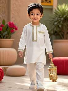 Bộ quần áo thường ngày cho bé trai, gồm áo sơ mi cổ tròn viền ruy băng và quần có cúc. - trắng - Xem 4