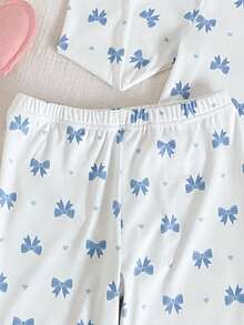 SHEIN Vintaside Kids 两件套女童睡衣套装，柔软舒适的长袖上衣饰有蝴蝶结和爱心印花，搭配修身长裤，休闲时尚。 - 淺藍色 - 查看 6