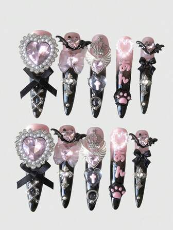 Anime 10 pezzi di unghie finte artigianali di alta qualità con elementi decorativi dolci e cool come croce, fiocco, cuore grande, farfalla + 3 pezzi di biadesivo, stile Y2K con contrasto nero e rosa, forma mandorla extra lunga staccabile, adatte per vacanze, feste, balli e uso quotidiano
